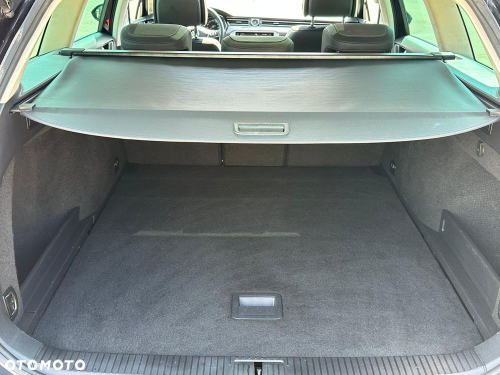 Volkswagen Passat Alltrack 2.0 TDI SCR DSG 4Motion - 33