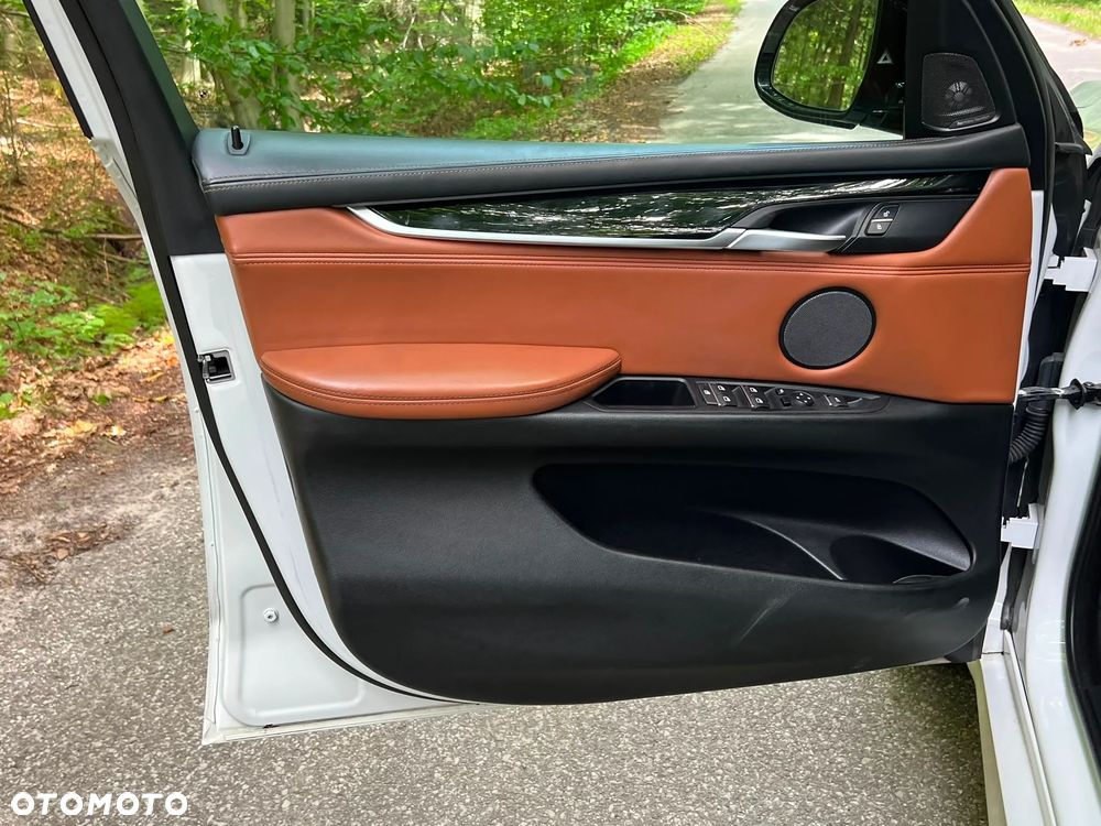 BMW X5 M M50i - 12
