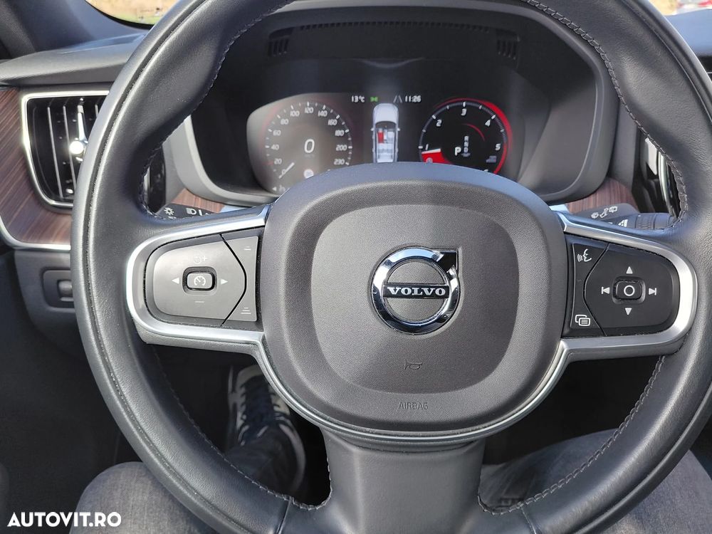 Volvo XC 60 B4 MHEV AT8 AWD Momentum Pro - 13