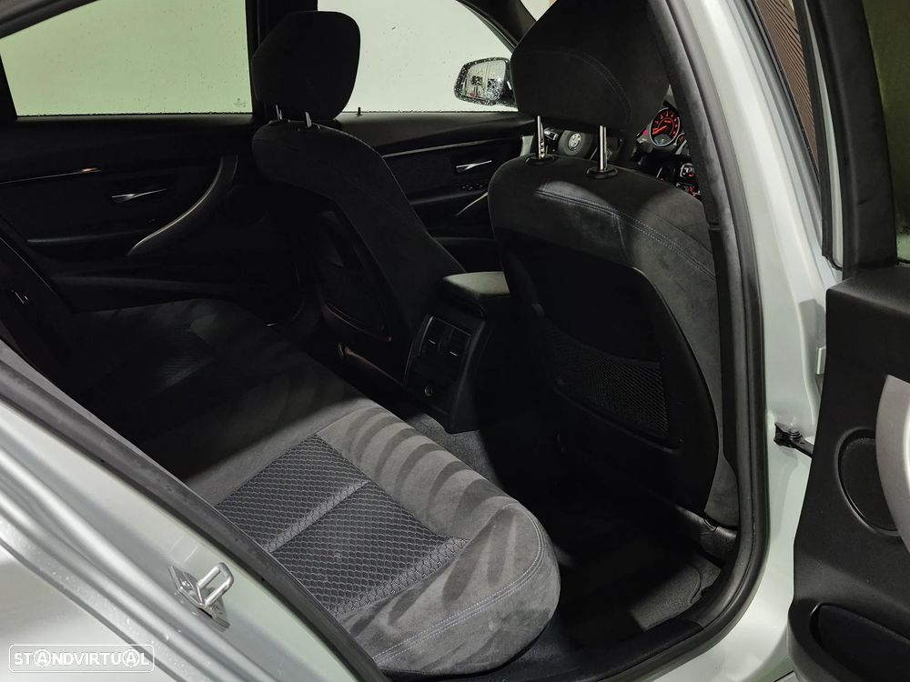 BMW 330 e iPerformance Pack M - 31