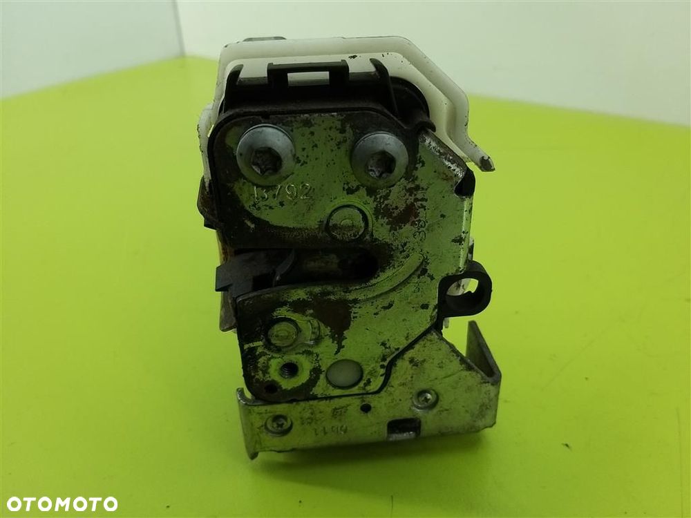 Zamek drzwi przód prawy Fiat Doblo II 2009-2014R 5PIN COMBO 551810883 - 2