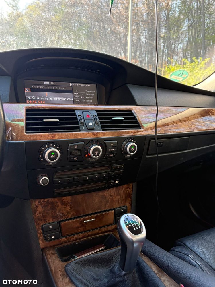 BMW Seria 5 525d - 11