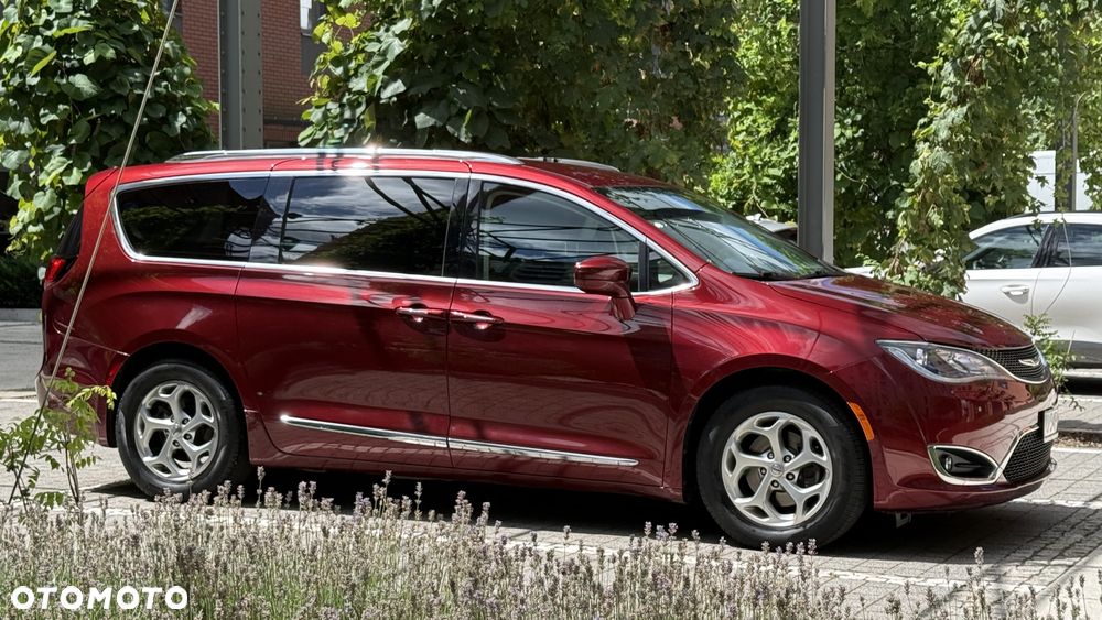 Chrysler Pacifica - 5