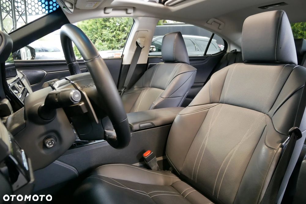 Lexus ES 300h Prestige - 12