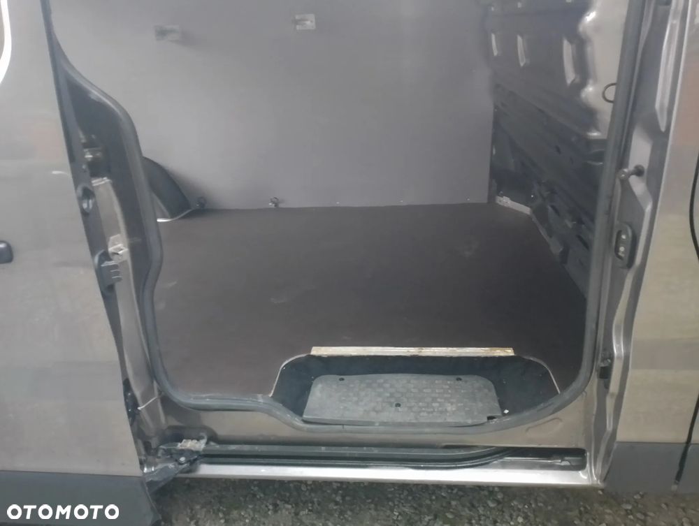 Nissan NV300 - 31