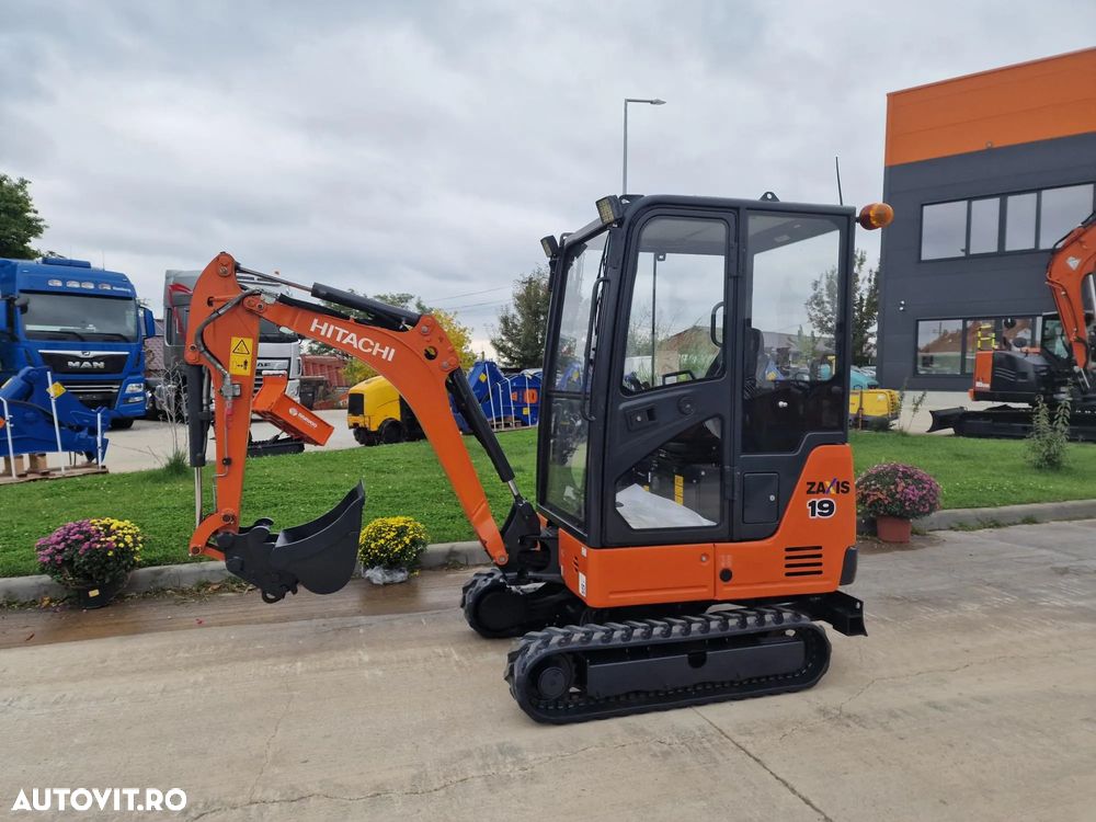 Hitachi ZX19, Masa operat 2tone, 2019, 1.596h, LAMA, CUPLA RAPIDA+3 CUPE, Senile extensibile, latime strans 0,98m, Inst picon, cabina, radio, senile 80% ok, STARE FOARTE BUNA, posibilitate leasing 4 ani, rata lunara 2.000 lei-PROMOTIE-17.900EUR+Tva - 4
