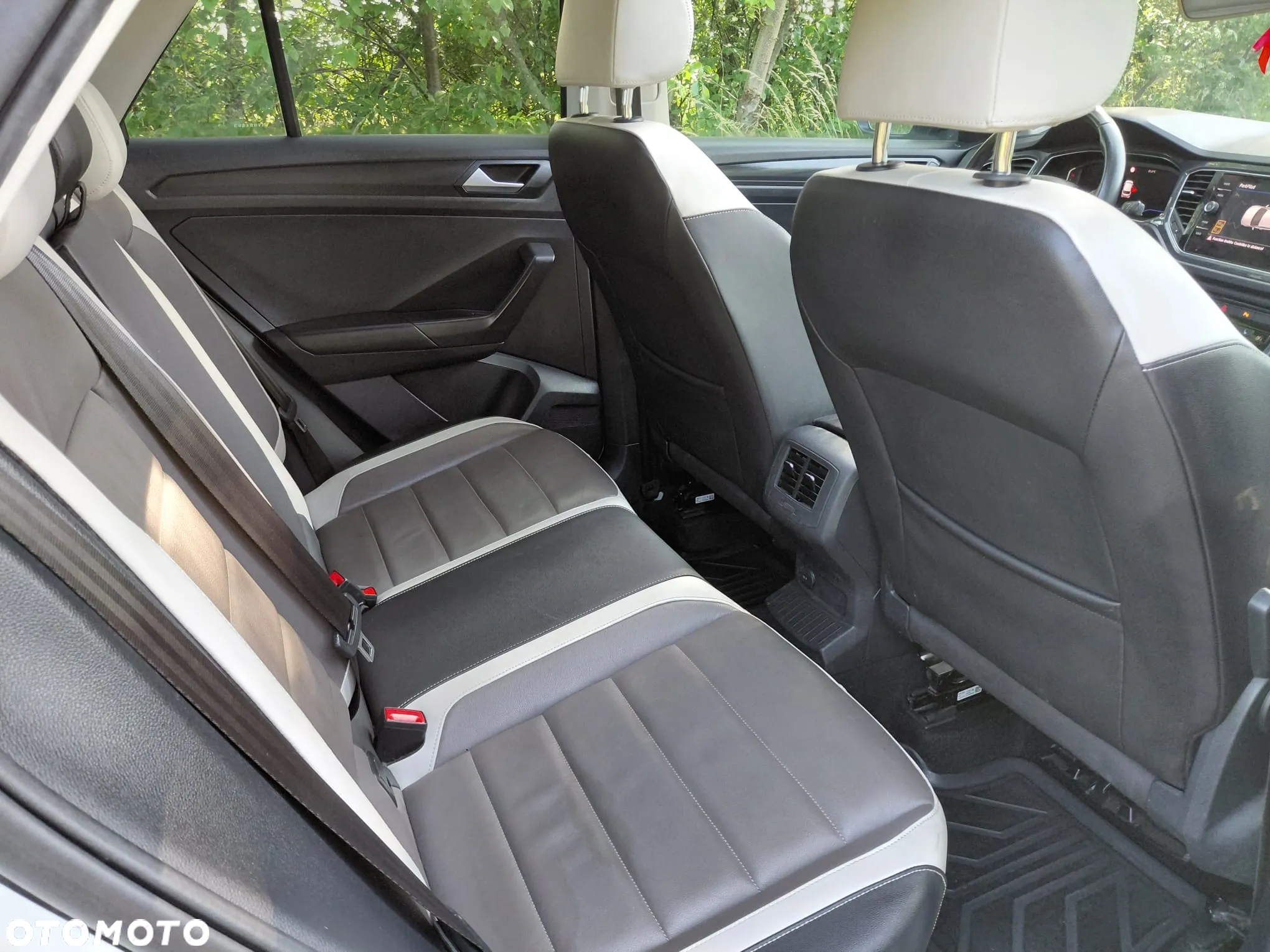 Volkswagen T-Roc - 23