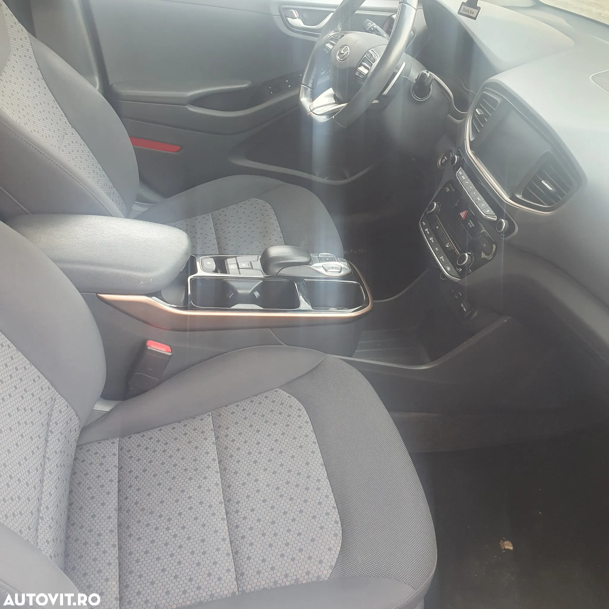 Hyundai IONIQ - 7
