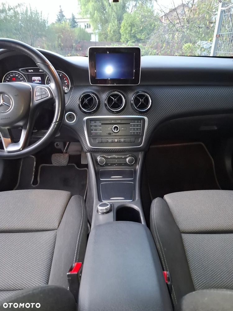 Mercedes-Benz GLA - 22