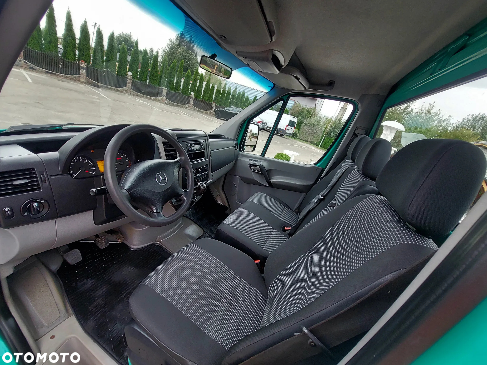 Mercedes-Benz Sprinter - 25