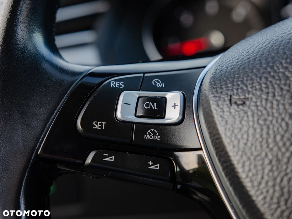 Volkswagen Passat 2.0 TDI SCR Comfortline - 23