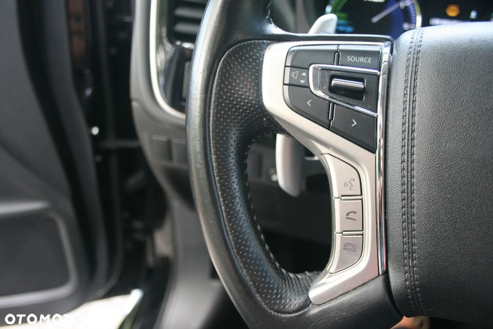 Mitsubishi Outlander Intense + - 33
