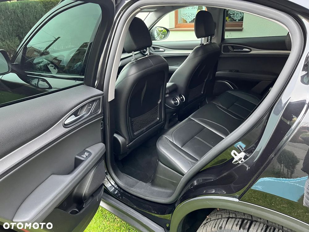 Alfa Romeo Stelvio - 12