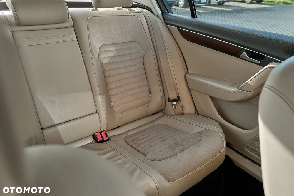 Volkswagen Passat 2.0 TDI 4Mot Highline DSG - 13