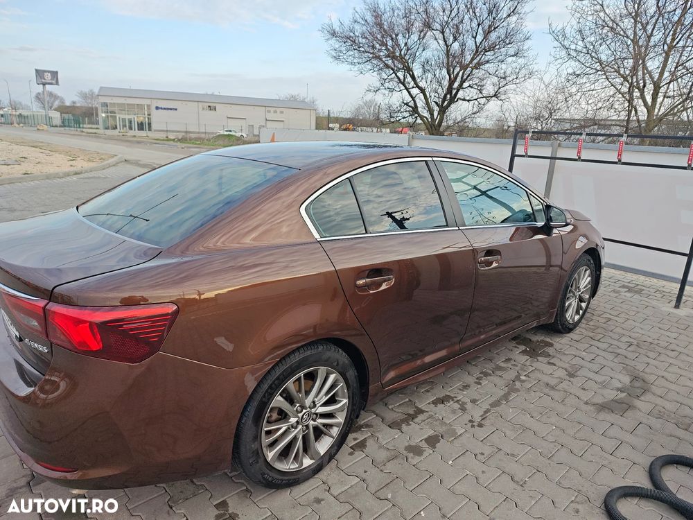 Toyota Avensis 2.0 D-4D Executive Terracotta - 5