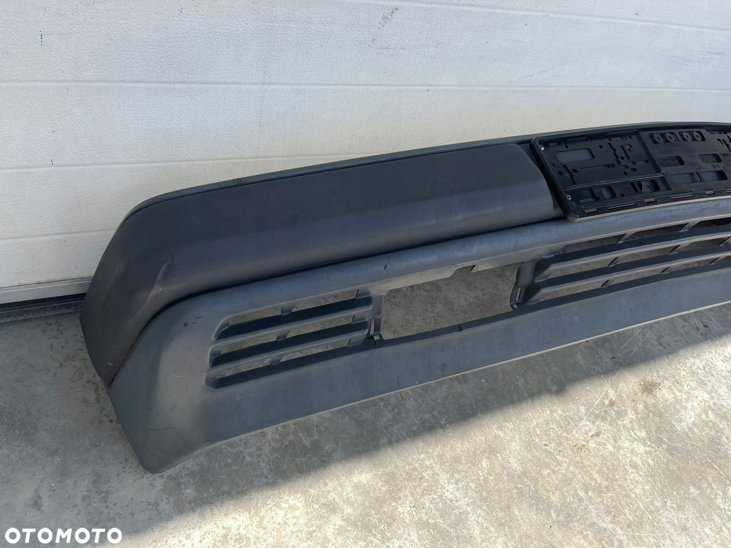 ZDERZAK PRZÓD PRZEDNI MERCEDES W124 WĄSKA LISTWA 1985-1989 - 2