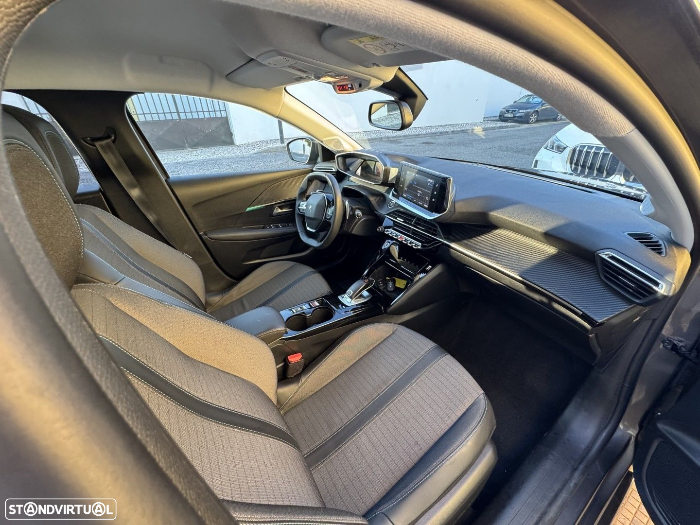 Peugeot 208 1.2 PureTech Allure Pack EAT8 - 8