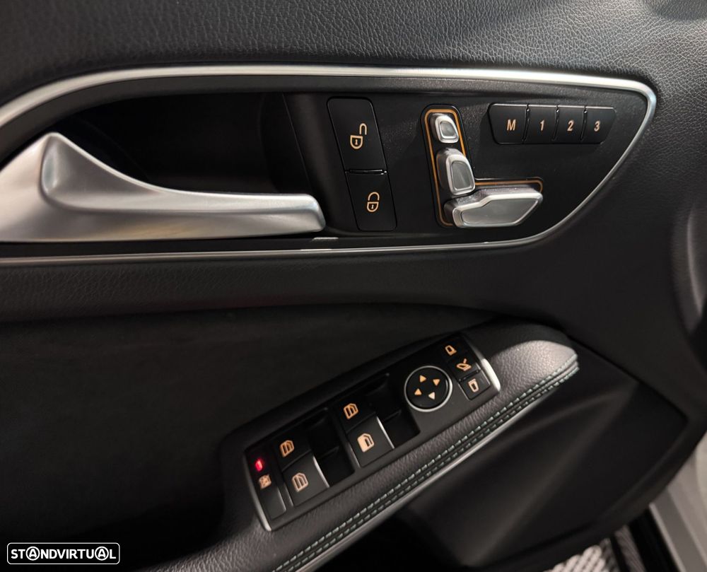 Mercedes-Benz A 45 AMG 4Matic Speedshift 7G-DCT PETRONAS 2015 World Champion Edition - 25