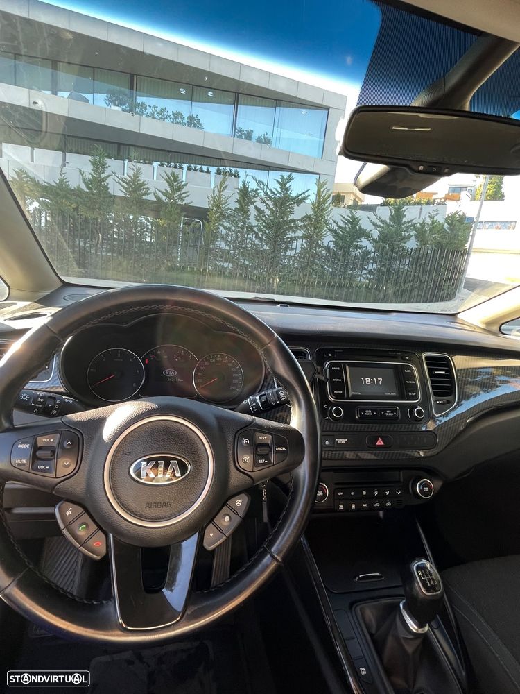 Kia Carens - 7