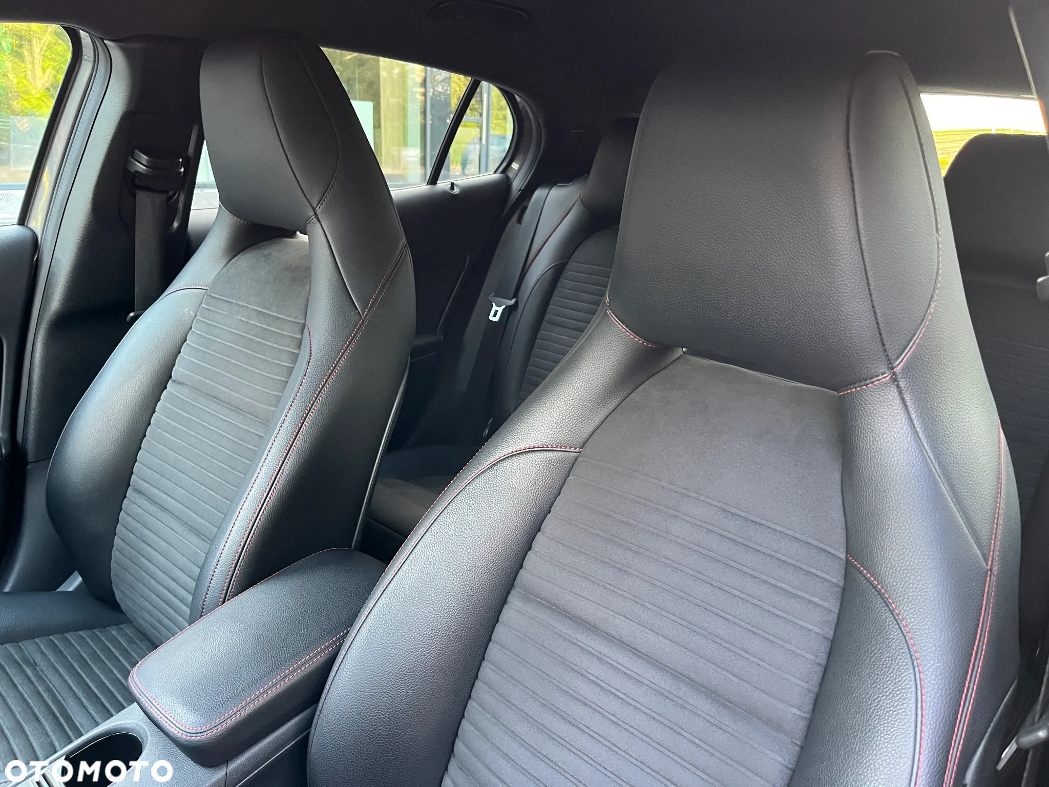 Mercedes-Benz GLA 250 4-Matic AMG Line - 24
