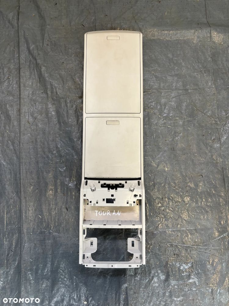 Vw Touran III 5TA lampka schowek tunel podsufitki 5TA868403F - 1