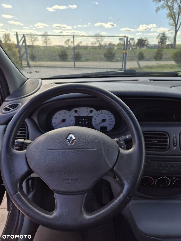 Renault Scenic 1.6 16V Family - 7