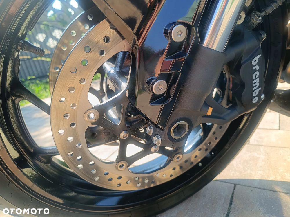 Suzuki GSX 1000 - 16