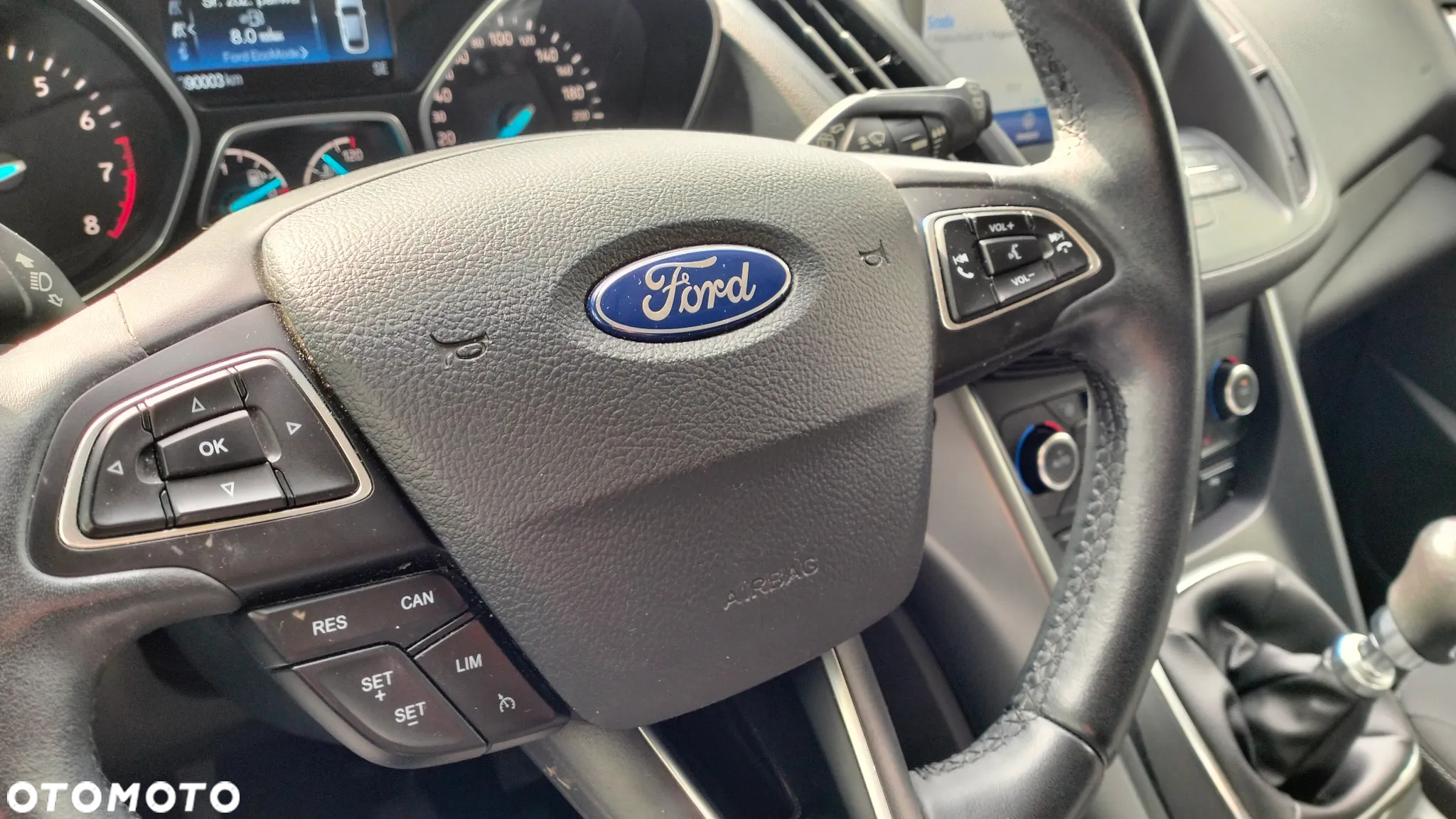Ford Kuga - 12