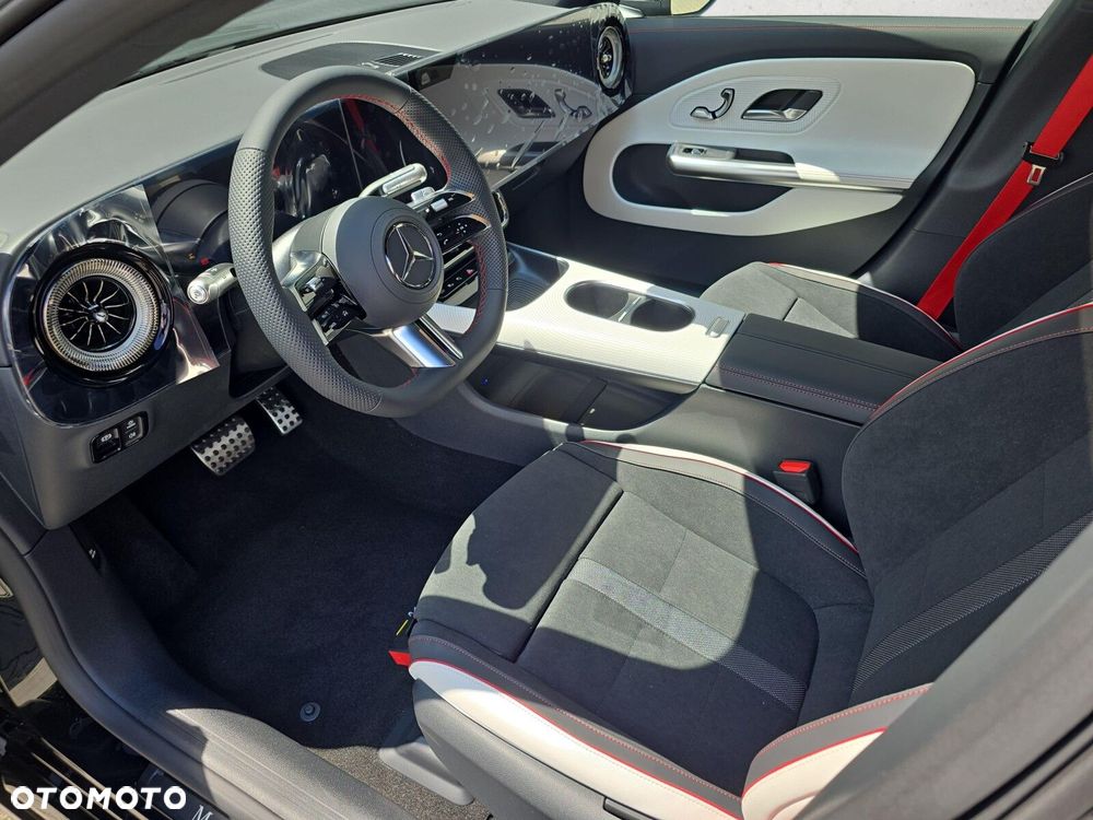 Mercedes-Benz CLA - 12