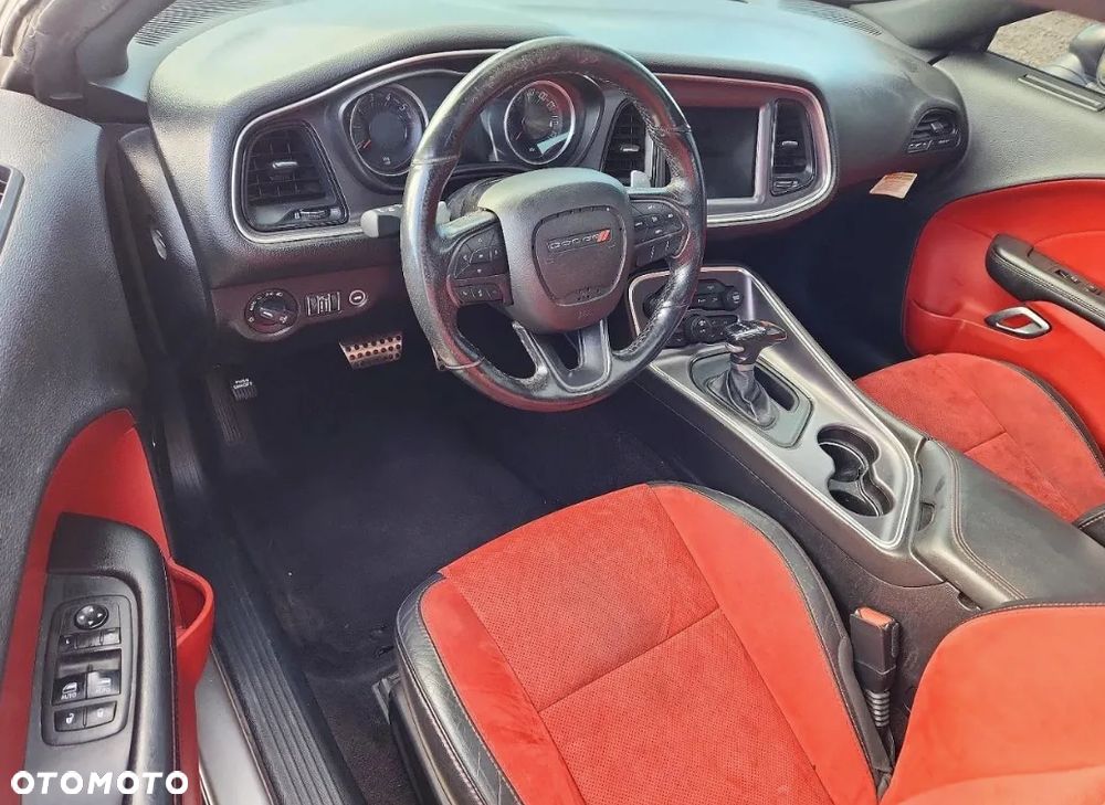 Dodge Challenger - 9