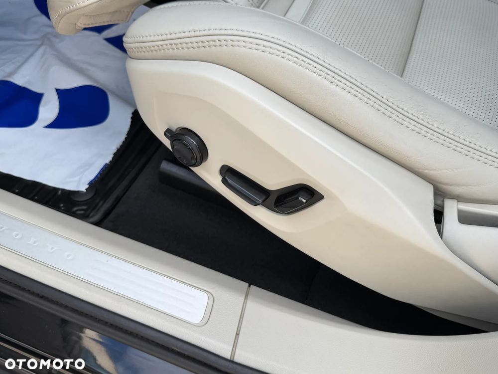 Volvo XC 60 T8 Plug-In Hybrid AWD Inscription - 11