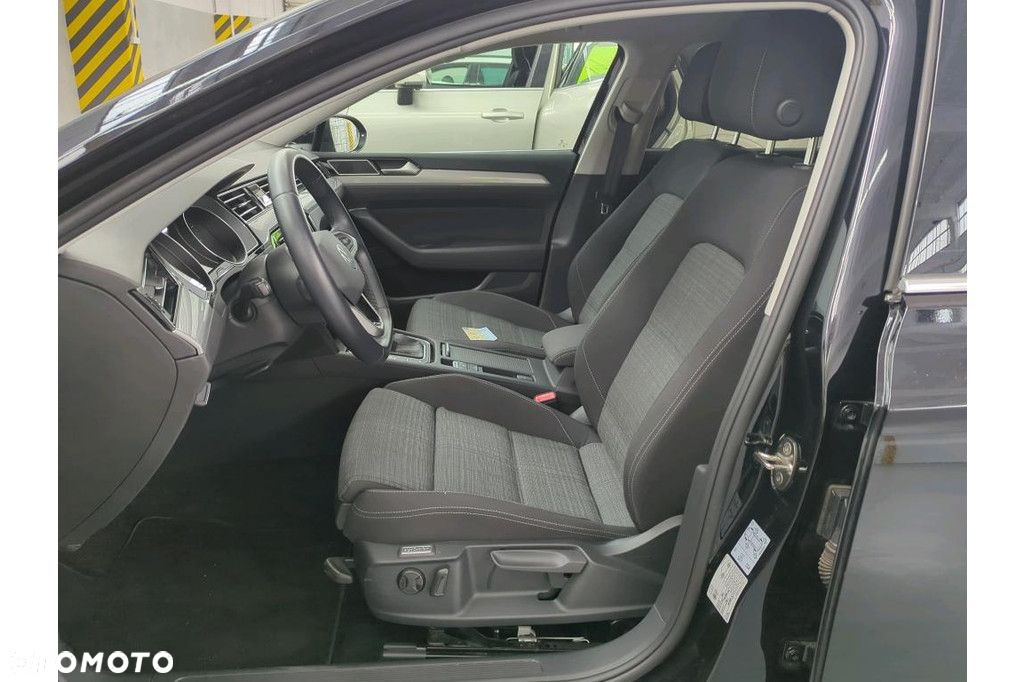 Volkswagen Passat - 4