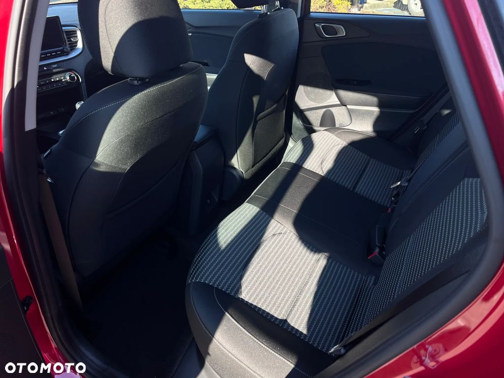 Kia Ceed 1.5 T-GDI M - 10