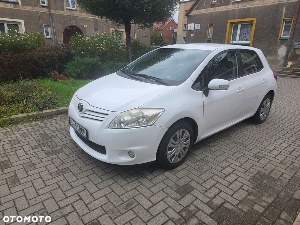 Toyota Auris 1.33 VVT-i Terra - 1