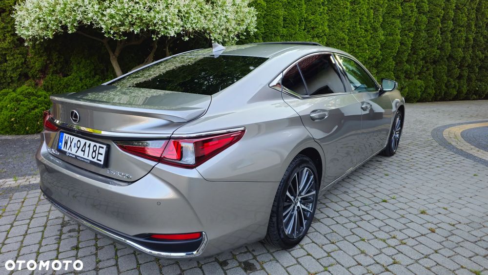 Lexus ES 300h Prestige - 2