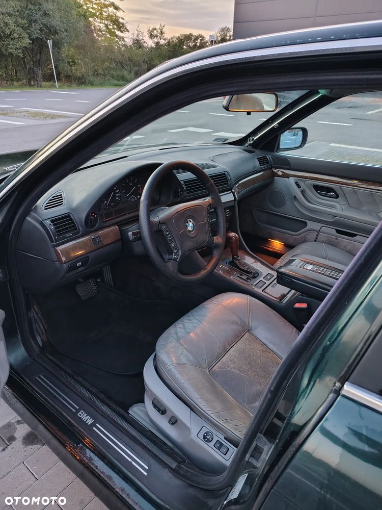 BMW Seria 7 728i L - 19