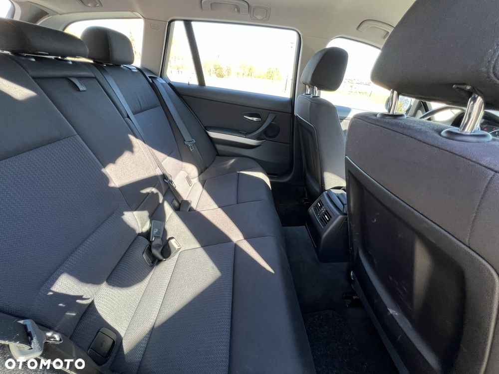 BMW Seria 3 318d DPF - 10