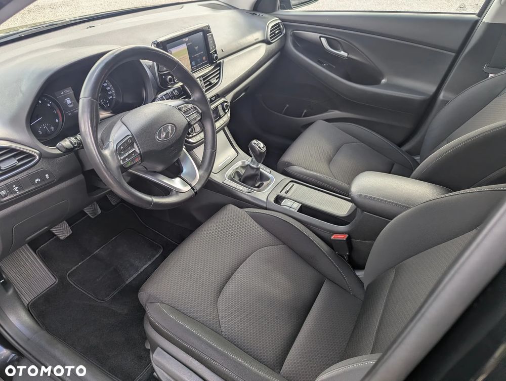 Hyundai i30 1.4 T-GDI Family+ - 10