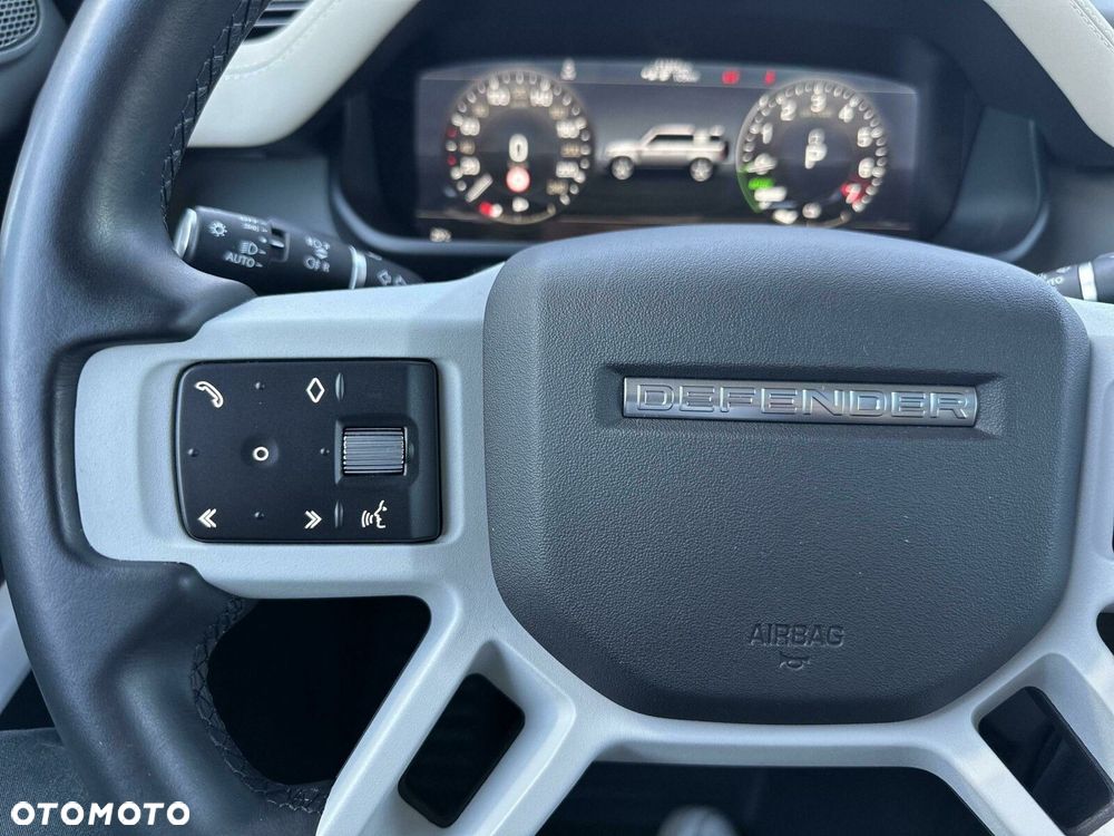 Land Rover Defender - 17