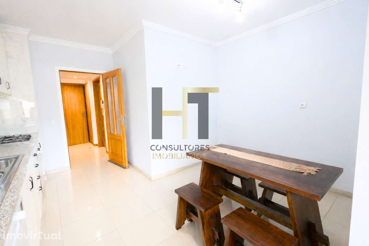 Apartamento T2 com Garagem Fechada | Frente à Escola C+S | São Romã - Grande imagem: 4/24