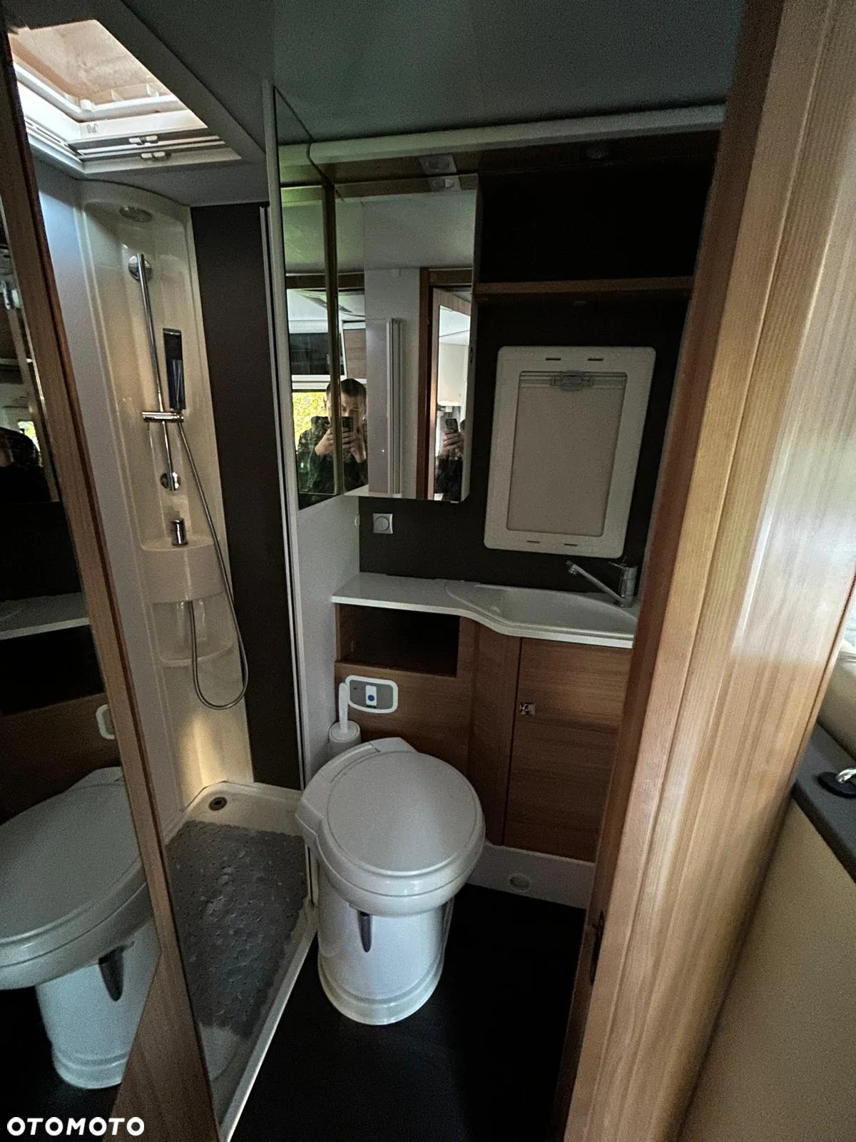 Adria CORAL XL Axess 670 DK - 12