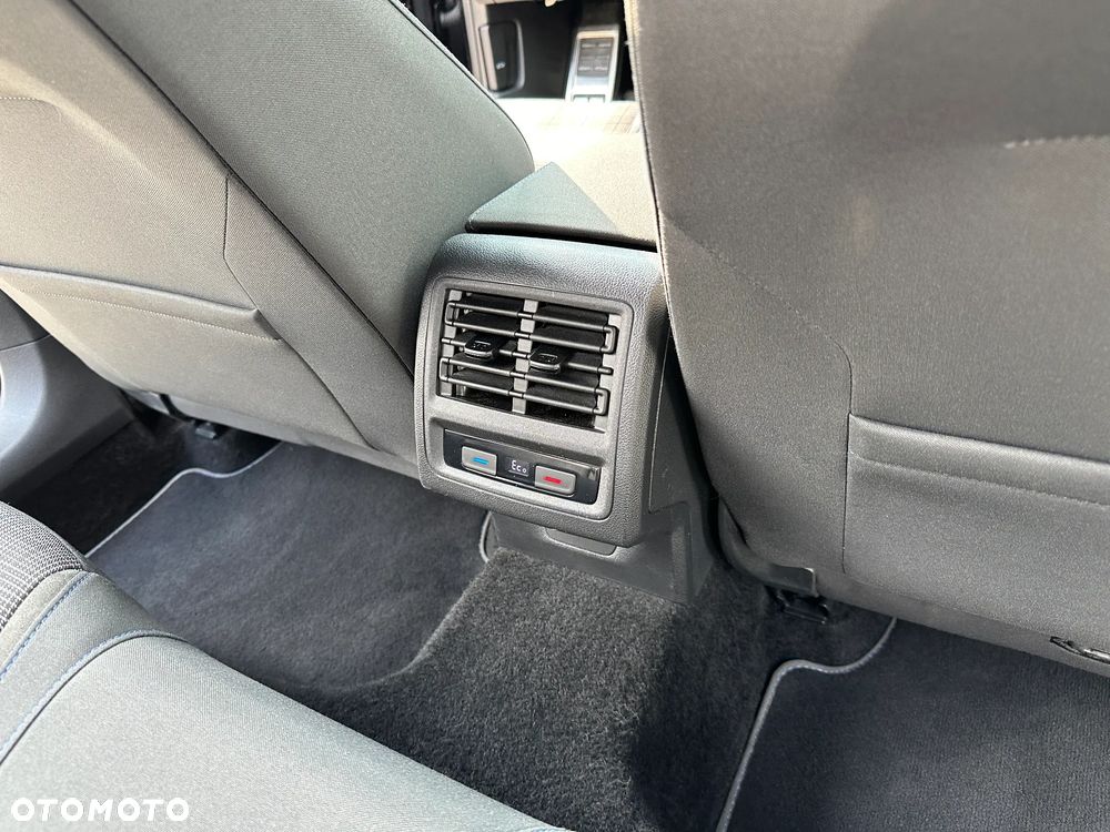Volkswagen Golf - 28