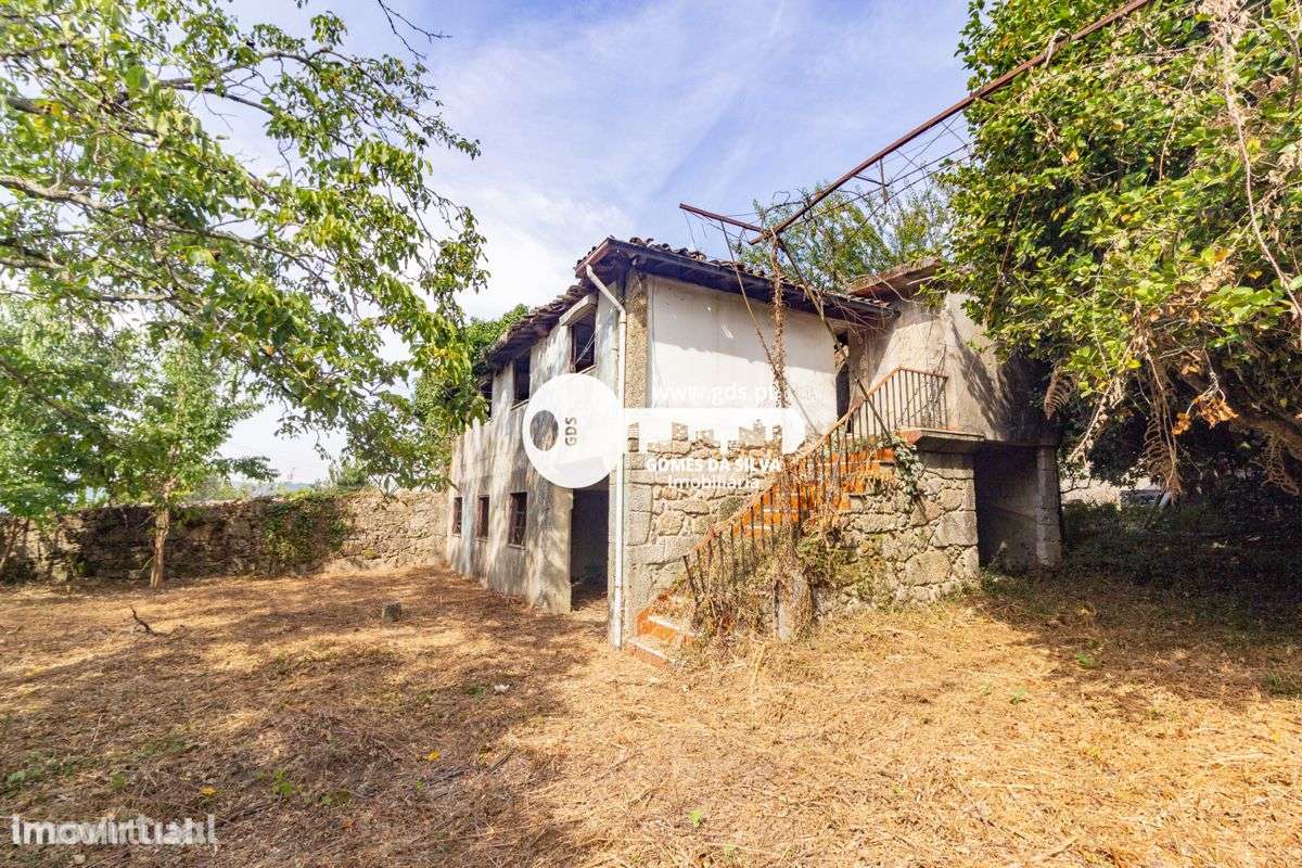 Ruínas em Esporões com terreno de 6.611m2 em área de construção - Grande imagem: 4/30