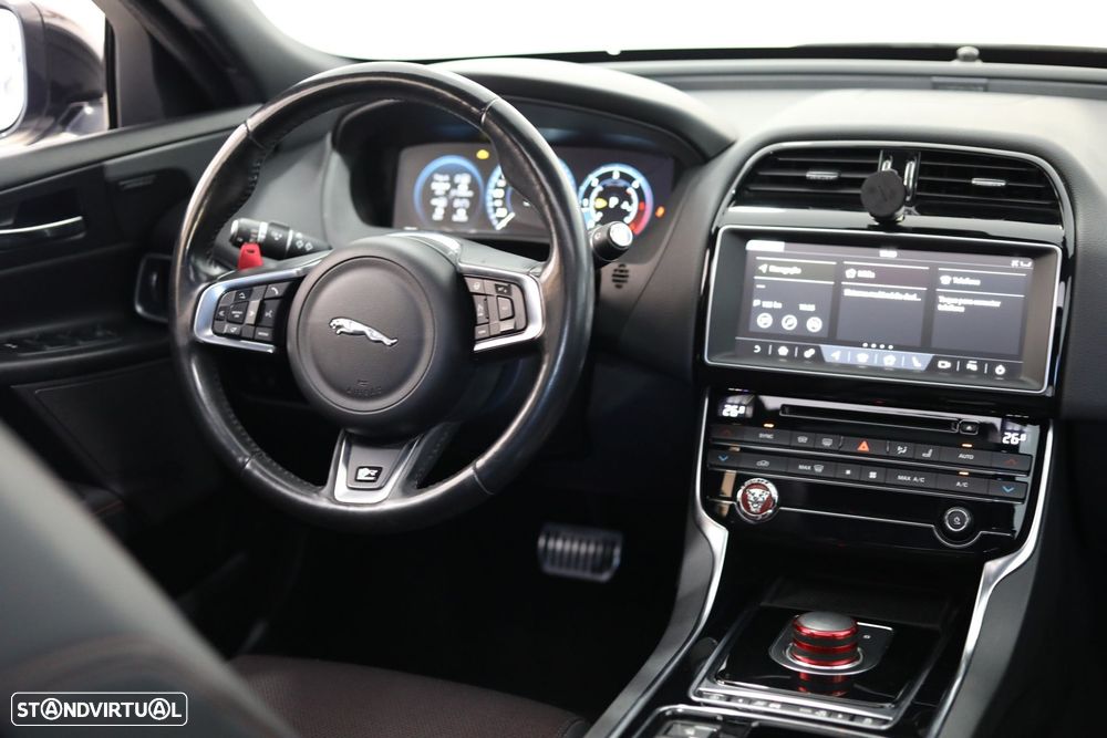 Jaguar XE 2.0 D R-Sport Aut. - 43