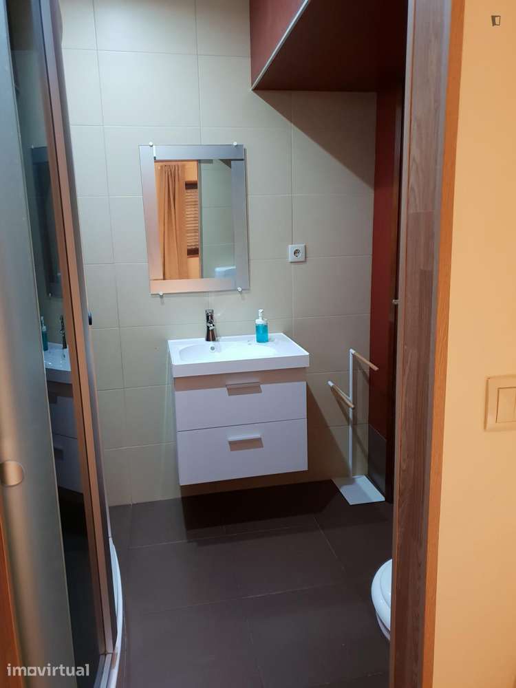 Quarto - localizado em Rio Tinto Porto - Grande imagem: 5/22