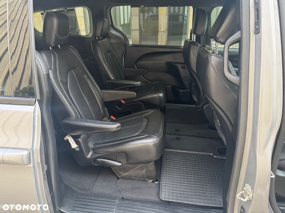 Chrysler Pacifica - 20