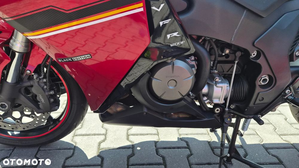 Honda VFR - 12