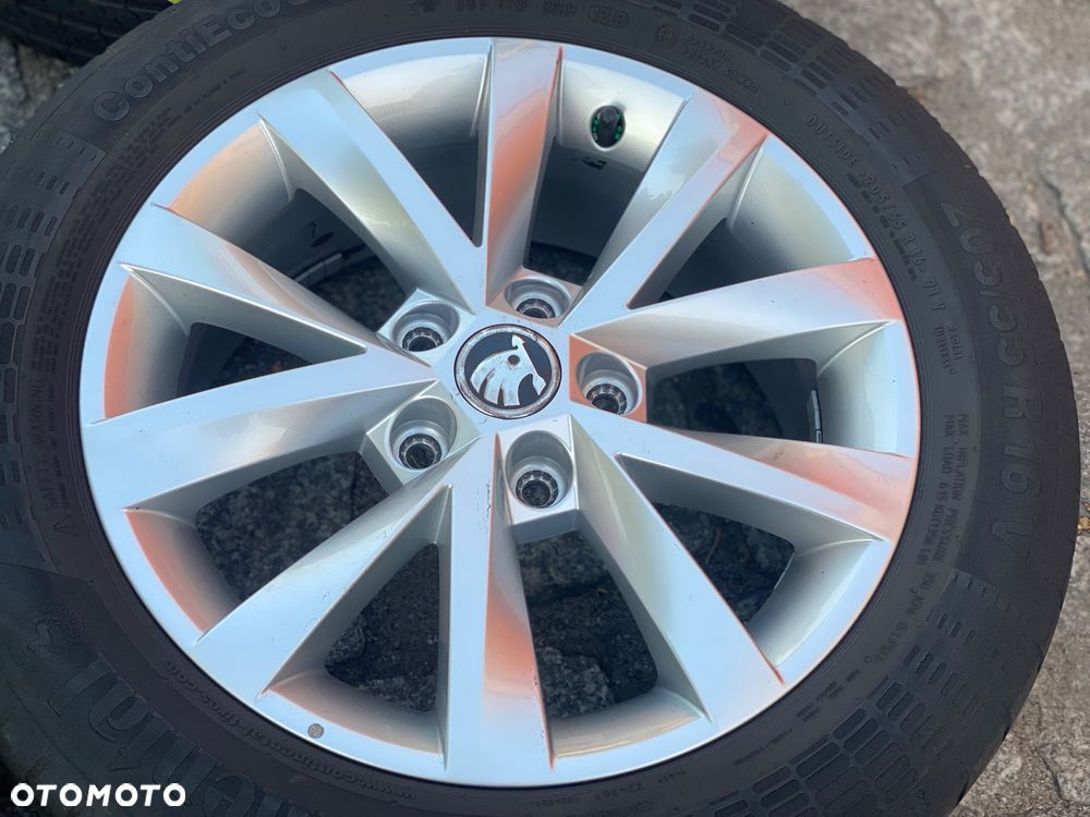 5x112 koła Skoda Octavia z oponami 205/55 R16 alufelgi 5E0 - 2