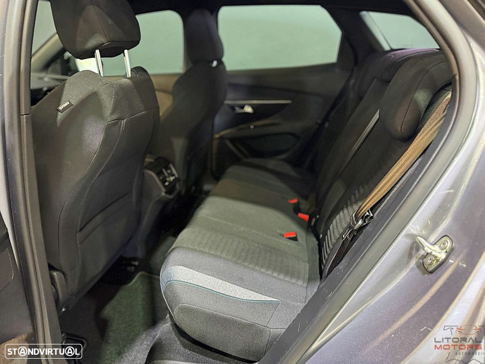 Peugeot 3008 1.2 PureTech Allure EAT8 - 17