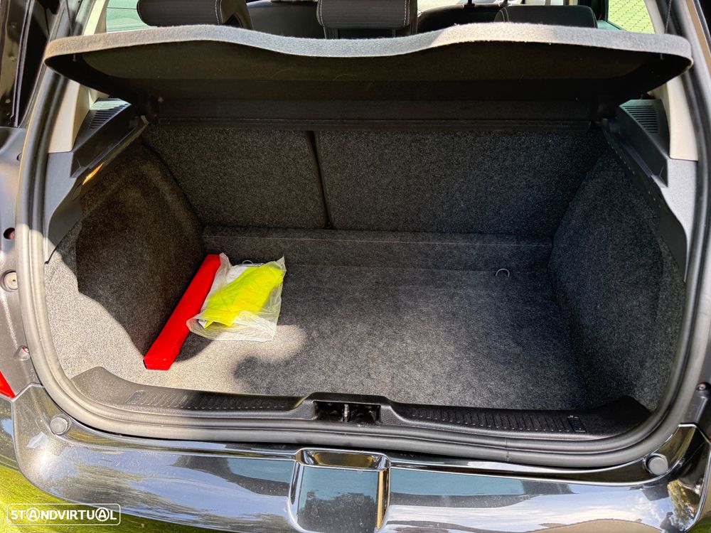 Renault Clio 1.2 16V Confort 130g - 16